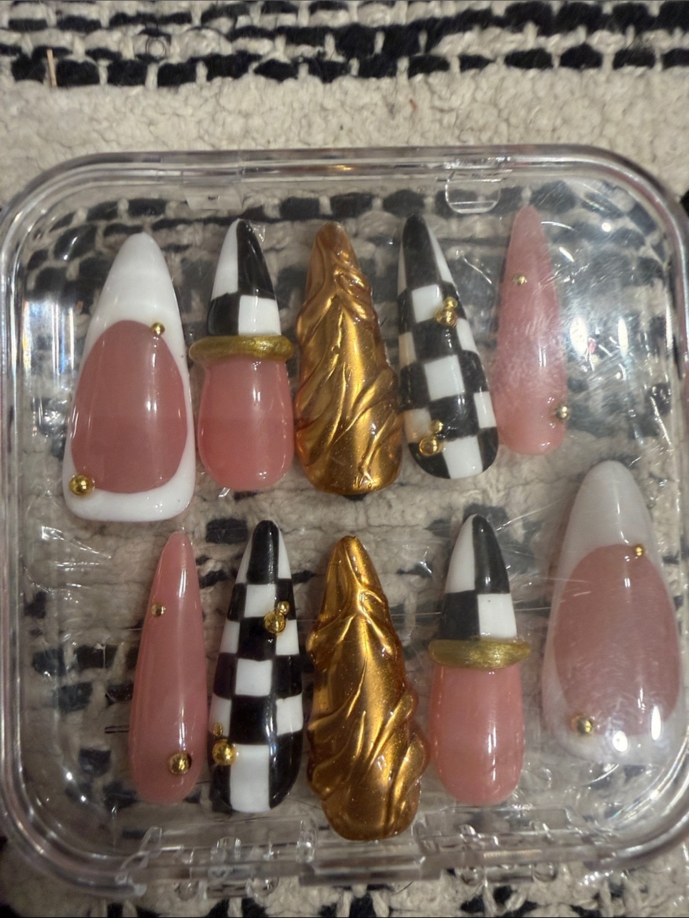 Press-On Nail Set in Pink, Black, White & Gold